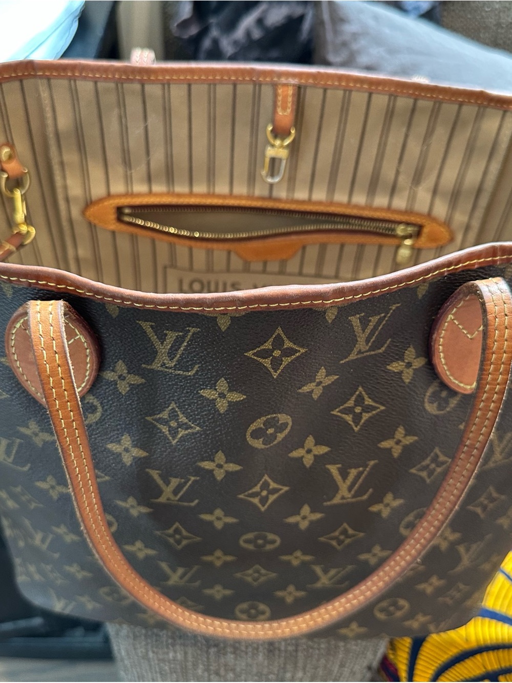 Louis Vuitton Monogram Canvas Tote in Brown with Tan Trim - Picture 8 of 16